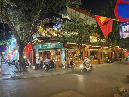 Cho thuê mặt phố Triều Khúc cực đẹp cực sầm uất phù hợp mọi mô hình. Lô góc cực đẹp