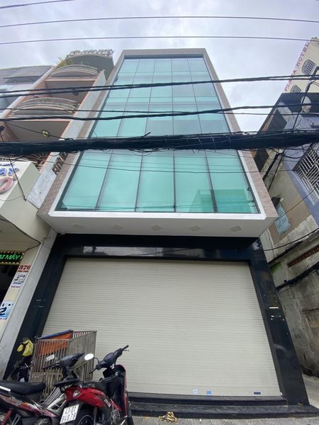Cho thuê nhà mặt tiền Núi Thành . 3,5 tầng . Trung tâm thành phố .