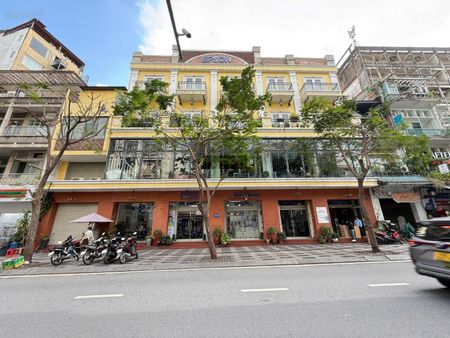 Cho thuê nhà mặt tiền siêu to 20M, Trương Định, Quận 1, gần chợ Bến Thành