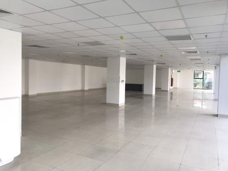 Cho thuê văn phòng phố Lạc Long Quân, Tây Hồ DT: 70m2, 100m2, 200m2, 280m2, 700m2, giá 120 ng/m2/th