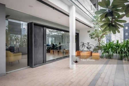 Cho thuê nhà MT Đường Lê Thị Riêng, Phường Bến Thành, Quận 1, ngang 8x15m DTSD: 140m2