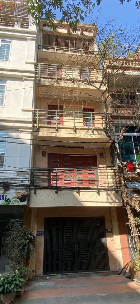 Cho thuê nhà 4 tầng + sân thượng - mặt đường ô tô - phù hợp làm kho hoặc văn phòng