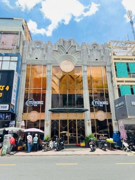 Cho thuê mặt bằng 1000m2 siêu đẹp ngay chợ Bến Thành, số: 16 - 18 - 20 Thủ Khoa Huân, Quận 1