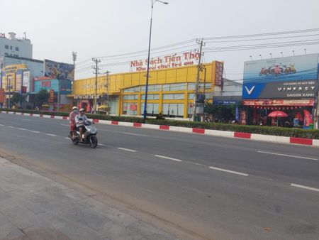 Cho Thuê Nhà MT Trường Chinh, DT: 21m x 60m, Quận 12