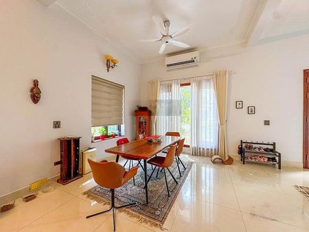 Nhà mới xây 4 phòng ngủ cho thuê tại Tây Hồ view hồ & không gian sống rộng rãi