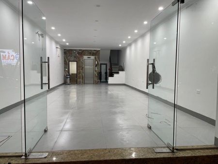 Cho thuê nhà phố Tây Hồ - Đăng Thai Mai, diện tích 80m2 x 7 tầng, thang máy, giá 45tr