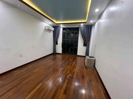 Cho thuê nhà mặt đường thế lữ - hạ lý vị trí cực đẹp - mặt tiền 8,4m - độ nhận diện thương hiệu cao