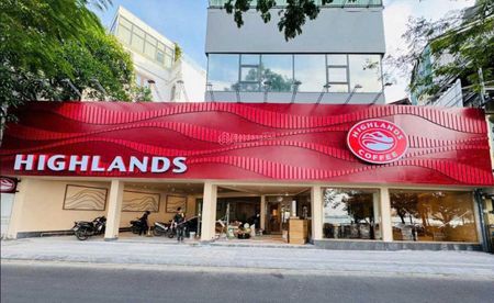Cho thuê nhà mặt phố Nguyễn Đình Thi với MT: 10m, DT: 450m2, view Hồ Tây, giá chỉ 1xx triệu