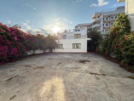 Cho thuê mặt bằng rộng tới 573m2, nhìn được view biển mặt tiền đường Tô Hiệu sát đường Trần Phú