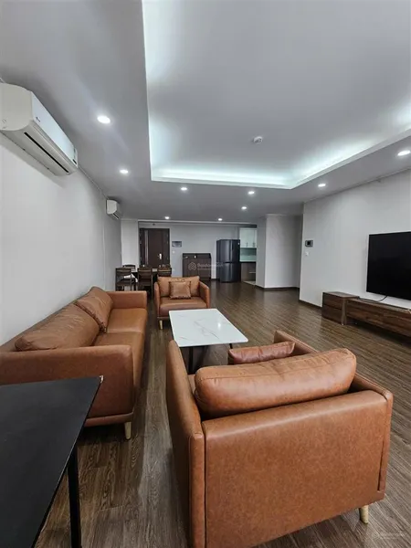 Cho thuê căn góc 4pn, 2vs rộng 148m tòa udic westlake võ chí công