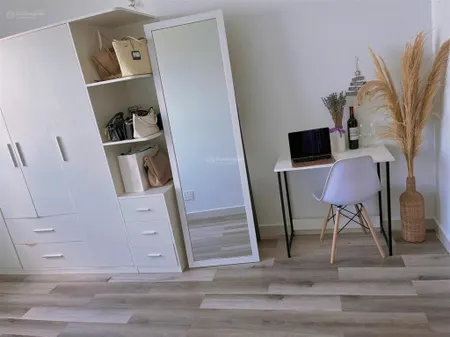 Cho thuê căn hộ full nội thất 62m2 2pn 2wc nhà mới tinh thoáng mát có suất đậu ô tô
