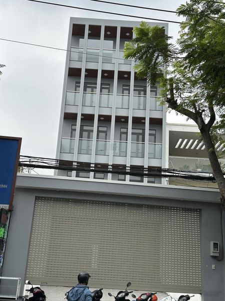 Cho thuê nhà MTKD sầm uất đường Tỉnh Lộ 10, DT 8x40 5 tầng giá thuê 150tr/tháng LH 0913778178 Nhựt