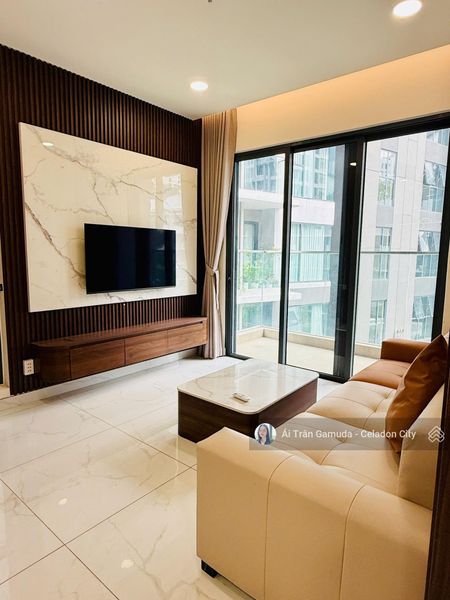 Cho thuê căn 2PN góc 96m2 full nt mới đẹp Diamond Centery, tầng đẹp, kèm ô xe định danh.