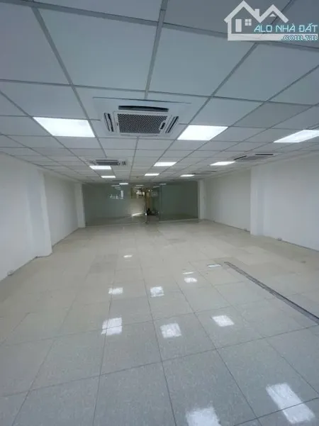 Cho Thuê Văn Phòng Đường Hoàng Diệu Phường 12 Quận 4 DT 130m2 giá 35 triệu /tháng
