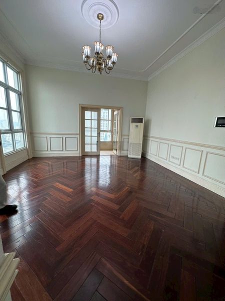 Cho thuê căn hộ 4 ngủ 216m2 The Manor, đồ cơ bản , vào ở được luôn. Nhà đẹp