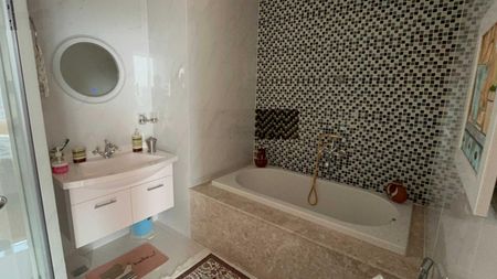 Chính chủ gửi cho thuê căn hộ cao cấp Léman Luxury, TT quận 3, giá 35 triệu/th, LH: 0931633339