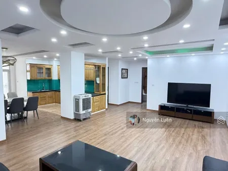 Gia đình cần bán căn hộ 141m2, 3 ngủ, 2wc + khách bếp tầng 8 đô thị sài đồng phúc lợi hà nội