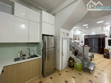 Cho thuê nhà ngõ 250 kim giang 5 tầng 5 ngủ