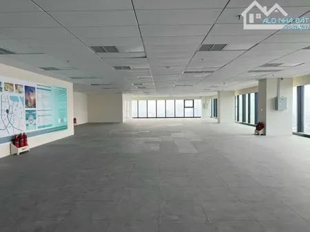 Cho thuê sàn thương mại 120m mặt phố Trần Hưng Đạo vị trí đắc địa