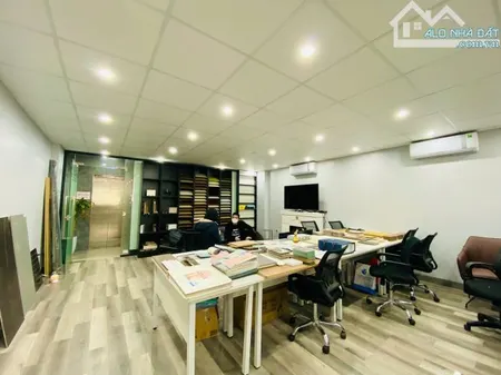 Thuê ngay sàn văn phòng mặt phố Nguyễn Văn Tuyết 100m2 giá 19tr