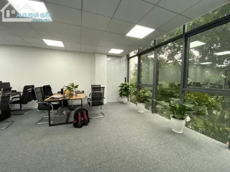 Sàn văn phòng tại Trường Chinh 130m2 giá thuê 21tr/th miễn phí làm ngoài giờ.