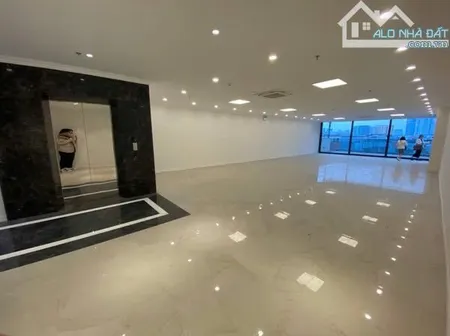 CHO THUÊ VĂN PHÒNG MẶT PHỐ LẠC LONG QUÂN – 120M² – CHỈ 20 TRIỆU/THÁNG – SÀN MỚI, ĐẸP, GIÁ