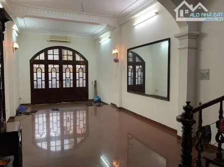 Cho thuê nhà Đội Cấn – Ba Đình DT 110m x 5 tầng, ôtô, kinh doanh giá thuê 27tr/th