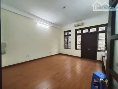 Cho thuê nhà Nguyễn Khang – Cầu Giấy DT 55m x 5 tầng, ngõ kinh doanh, ôtô đỗ, giá 22tr/th