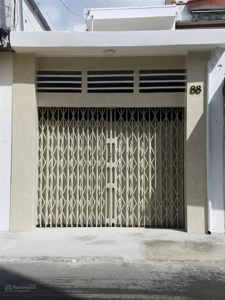 Bán nhà mặt tiền diện tích đất lớn q4 sát q1 tiện xây căn hộ dịch vụ