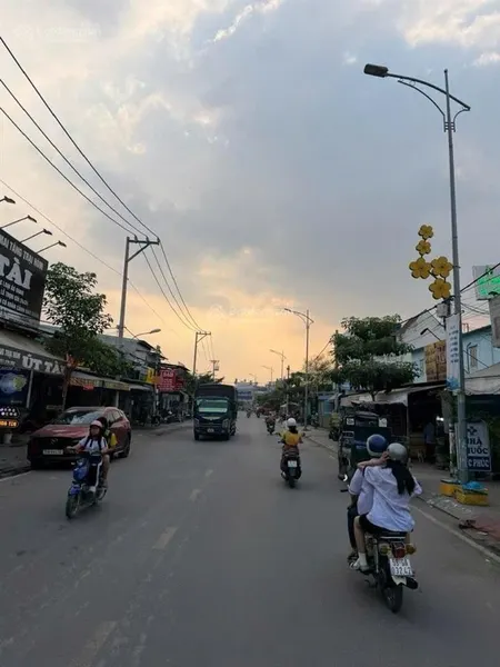 Bán nhà thạnh lộc q12 kdc trung nhân đường 8m xe hơi ngủ trong nhà 4 tầng btct nhỉnh 5 tỷ.