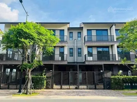 Nhà phố vườn có sổ hồng riêng sẵn sàng công chứng ngay