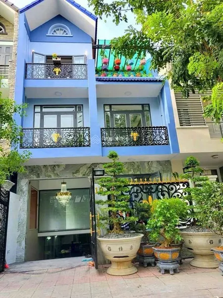 Bán biệt thự giá rẻ kdc sadeco ven sông, đối diện đại học rmit , 126m2, 3 lầu, giá 21,5 tỷ