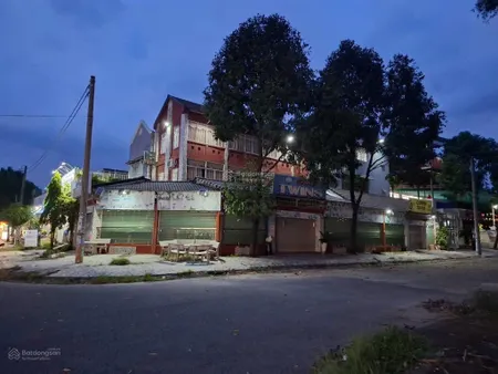 Bán đất và nhà 3 tầng lô góc 300m2 đường chính dk5a đối diện công viên mỹ phước 3