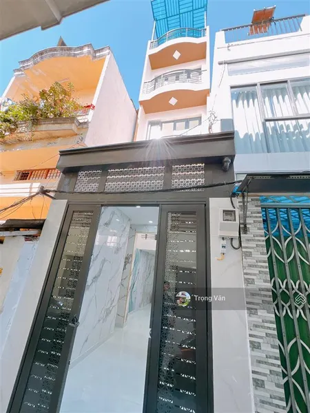 Vài bước ra mặt tiền tôn đản nhà 5 tầng 7pn diện tích lớn 39,7m²