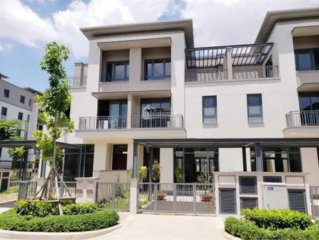 Bán nhà phố 2mt gần cổng 1b, gần clubhouse. view trước sau đẹp, nhà mát.