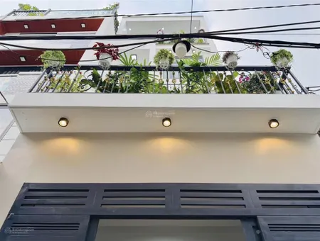 Công năng tuyệt hảo 4 phòng ngủ có bồn tắm nằm nở hậu tài lộc 4 tầng lầu đúc cứng cáp