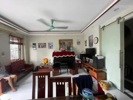 Bán nhà ngay cầu trắng đường thanh bình sở tư pháp tp hà nội oto sát nhà ngõ thông 38.6m² 3tầng
