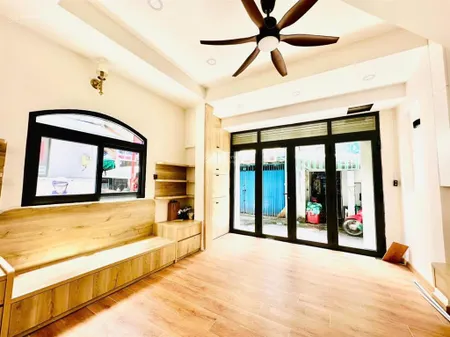 Bán nhà mặt tiền đoàn văn bơ, 36m2, 5.6tỷ (có thương lượng)