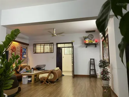 Cần bán nhanh căn cccc tòa sky light, 125d minh khai, dt 100m2, 2pn, 2wc, 2 ban công, tầng trung.