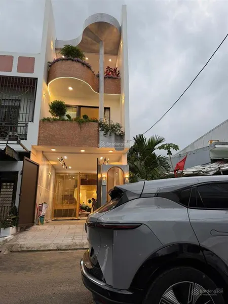 Bán nhà 3 tầng mới xây siêu cấp sau lưng biển nguyễn tất thành, gần trục nguyễn sinh sắc, đà nẵng
