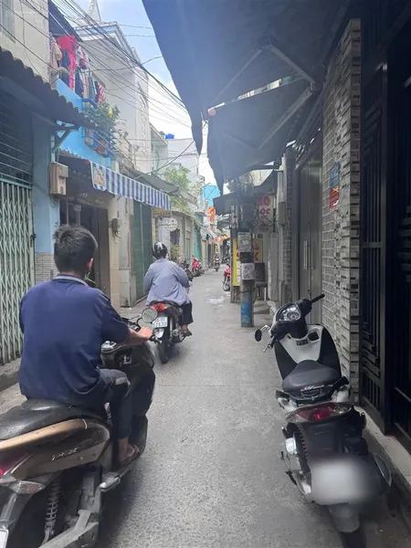 Nhà ngang 10 dài 14 thích hợp xây căn hộ dịch vụ quận 4 đoàn văn bơ