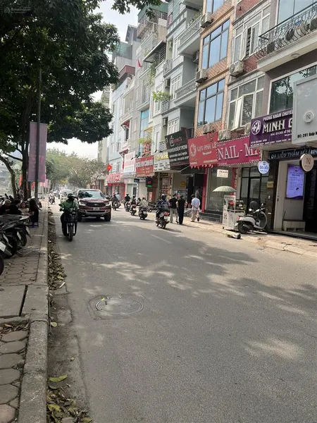 Duy nhất mặt phố giáp nhất vỉa hè đá bóng dt 45m x5t giá 18 tỷkinh doanh đẳng cấpnhà đẹp