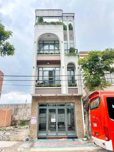 Nhà mới xây 4,7x15m trục chính kdc lộc phát. kinh doanh đa ngành. thuận giao. còn bớt