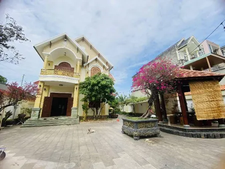 Chủ gấp bán siêu biệt thự, toàn bộ nội thất ốp gỗ quý, cực kì đẳng cấp của phong cách đại gia