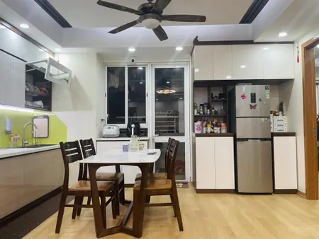 Gia đình bán căn 2 ngủ 85m2 tại ct2 vov mễ trì, nội thất cơ bản, ban công đông bắc, sổ đỏ.