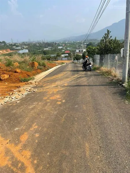 Bán đất hẻm nhựa 12m ngay trạm thành bưởi (dt 2280m2) phường lộc sơn, tp. bảo lộc giá 5.6 tỷ