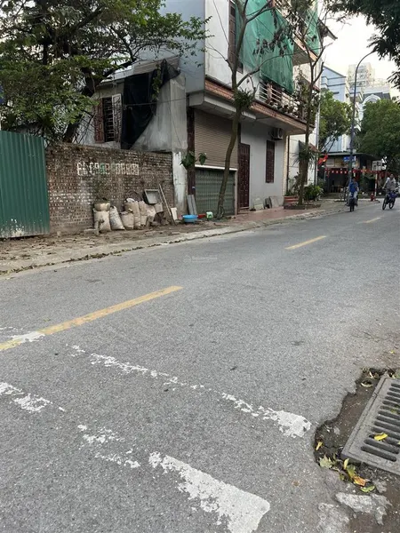 Giang biên phân lô vỉa hè kinh doanh đỉnh giá 16.2tỷ