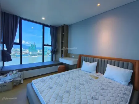 Bán nhanh căn 2pn trực diện sông full nội thất tầng cao sẵn dòng tiền 500tr/năm!
