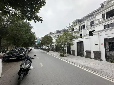 Siêu phẩm biệt thự song lập roman plaza tố hữu. view thoáng 200m x 4t, mt 12m. giá chào 50 tỷ tl.