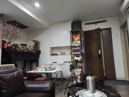 Căn hộ cc 45m2 tầng trung, nội thất đầy đủ. sổ đỏ chính chủ từ đầu